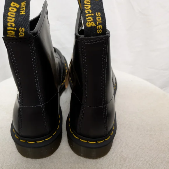 Dr. Martens 1460 Smooth Leather Black 8 Eye Boots Women’s US 9 / Men’s US 8 NEW - Picture 2 of 9
